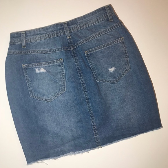 LAST 2✨Distressed Frayed Hem Denim Mini Skirt - Picture 5 of 7